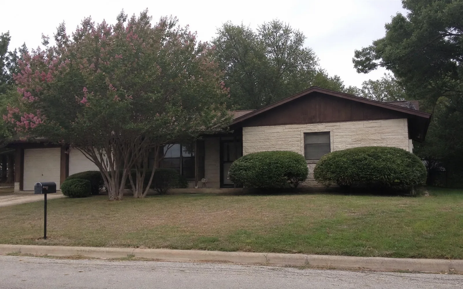 Popcorn ceiling removal on a house in Wells Branch, TX